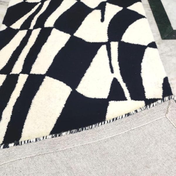 Hand Tufted Wool Rugs | Black And White Abstract Curvy Checker Hand Tufted Wool Rug Runner, 2.5′ x 5′ Accent Rugs Accent Rugs